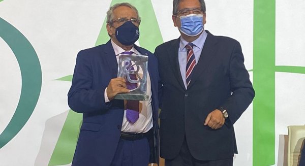 La FGUMA recibe el Premio de Asociaciones y Fundaciones Andaluzas
