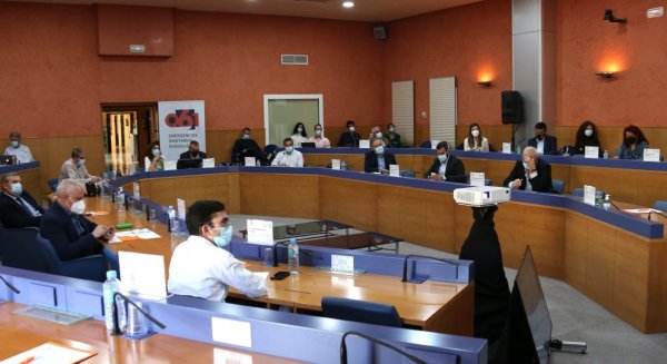 EPES 061 congrega a expertos sanitarios para estudiar los dispositivos de análisis de diagnóstico inmediato