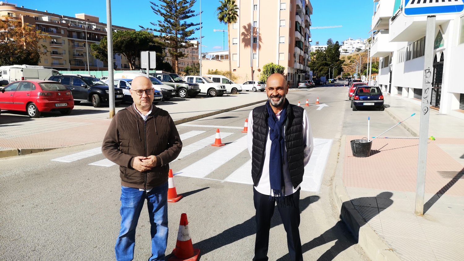 Infraestructuras inicia los trabajos de pintura vial en las zonas de Vélez-Málaga