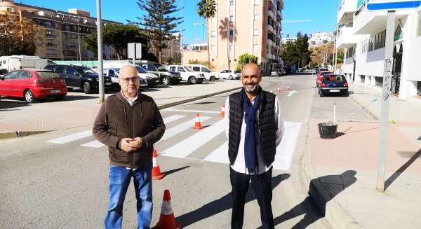Infraestructuras inicia los trabajos de pintura vial en las zonas de Vélez-Málaga