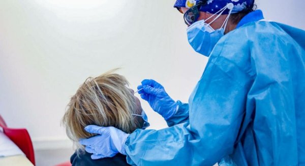 Málaga y Sevilla registran más casos por covid en Andalucía con 138 contagios
