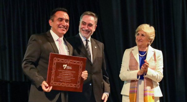 El Teléfono de la Esperanza distingue al pintor malagueño Antonio Montiel