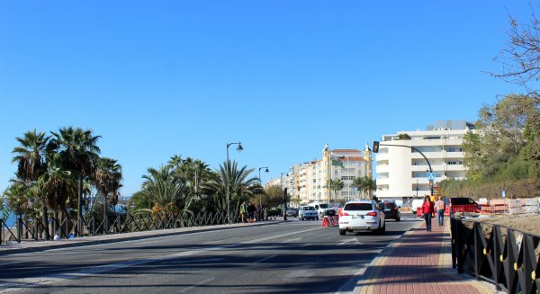 Estepona duplica la superficie de las pasarelas del puente de La Cala