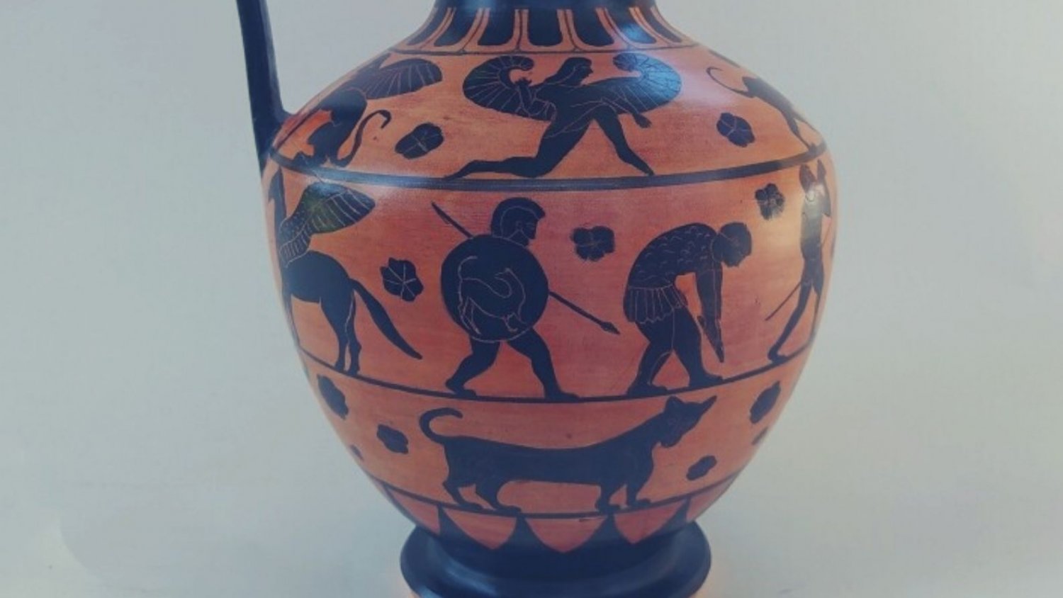 La Casa de Las Tejerinas acoge una exposición de reproducciones cerámicas de la Grecia clásica