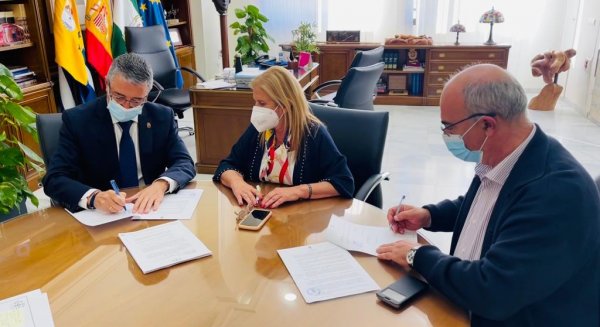 Rincón de la Victoria renueva el convenio con la Asociación de Celiacos de Málaga