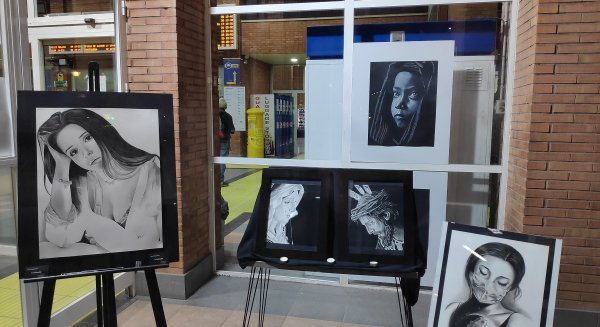 Irene Orihuela reivindica la presencia del retrato a carboncillo en Art-Quarium