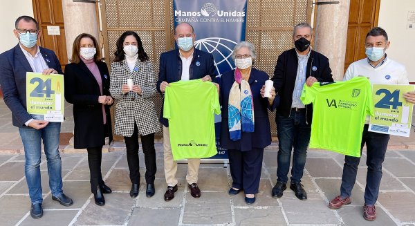 El Ayuntamiento y la UMA Antequera de Fútbol Sala unidos con el colectivo Manos Unidas