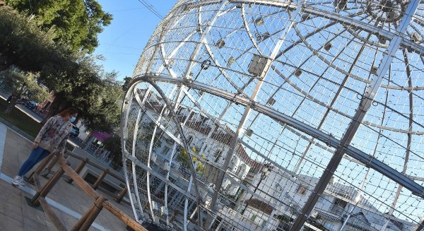 Fuengirola da la bienvenida a la Navidad con el encendido de más de dos millones de puntos de luz