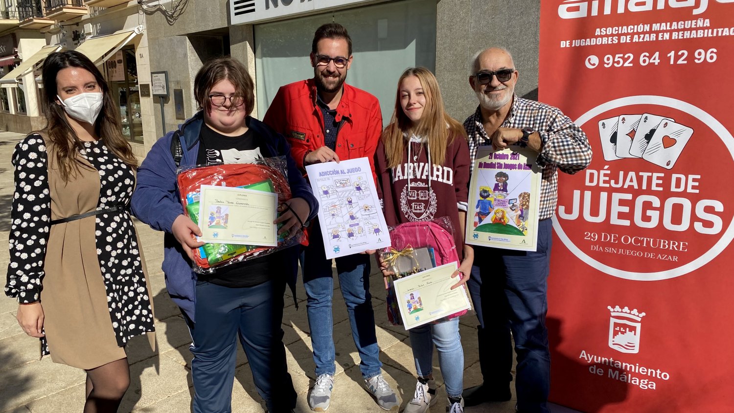 Vélez-Málaga apoya a la Asociación Amalajer con motivo del 'Día Internacional Sin Juegos de Azar'