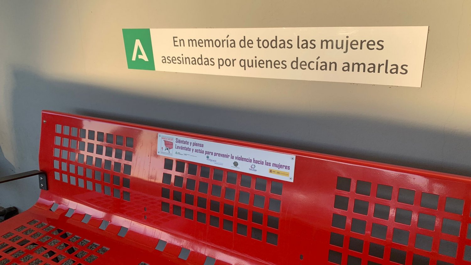Hospital Virgen de la Victoria se une al proyecto internacional  “Banco Rojo” contra la Violencia de Género