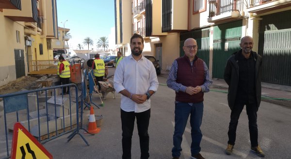 Infraestructuras inicia las obras de remodelación en 'Colonias del Puerto' de Caleta de Vélez