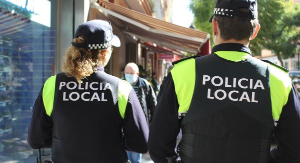 La Policía Local y Nacional de Fuengirola frustran un robo en una vivienda