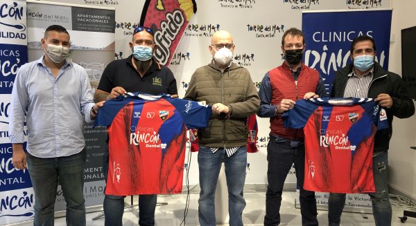 La Unión Deportiva Torre del Mar celebra su 50 aniversario en el estadio Juan Azuaga