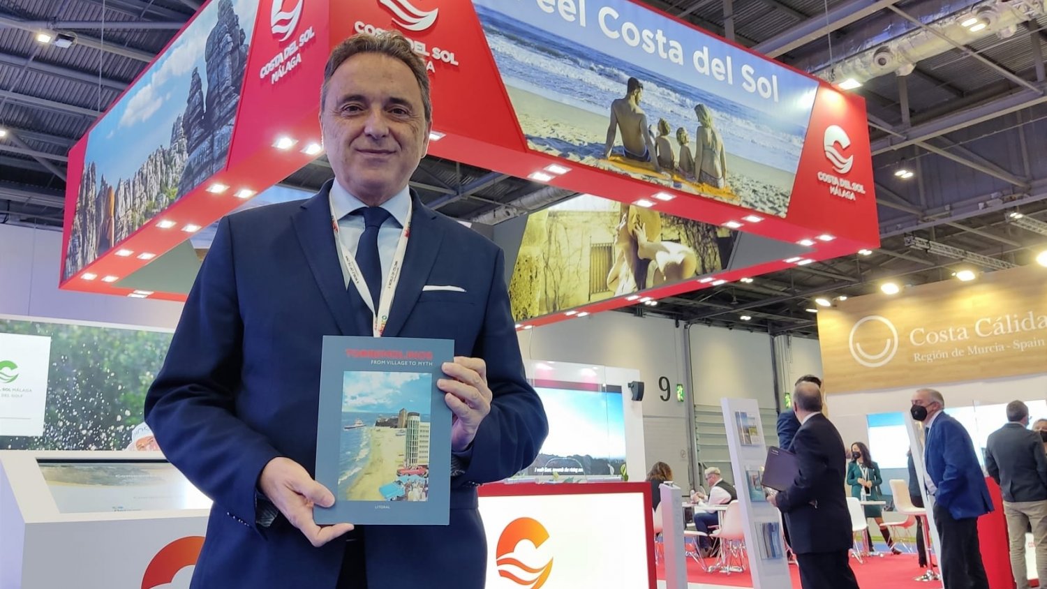 José Ortiz presenta en la WTM la edición en inglés del libro ‘Torremolinos de pueblo a Mito’