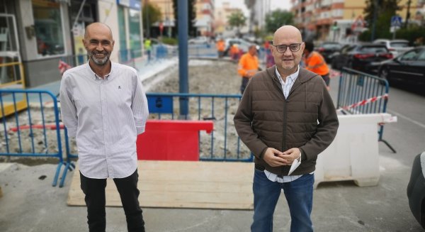 Infraestructuras renueva el acerado de calle Clavel de Torre del Mar