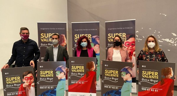 La campaña “Súper Valiente busca hogar” encuentra apoyo en Joaquín y Cantajuegos