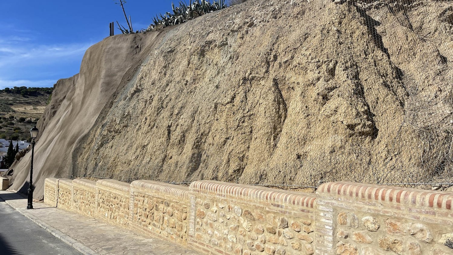 Antequera finaliza la intervención de mejora en la ladera anexa a la Alcazaba