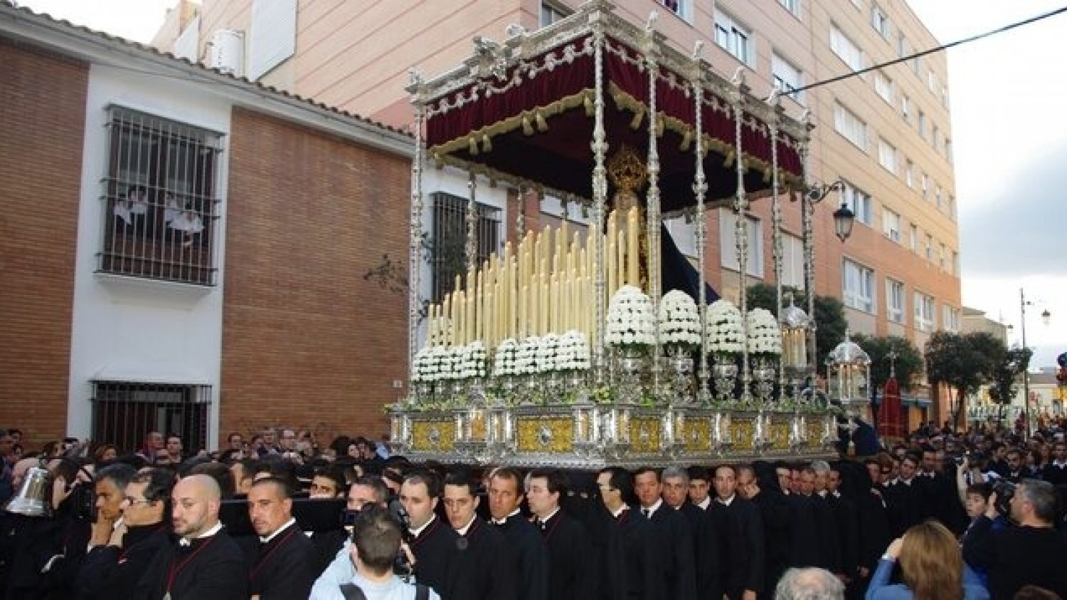 Las cofradías de Málaga analizan otras opciones para la Magna ante el riesgo de lluvia