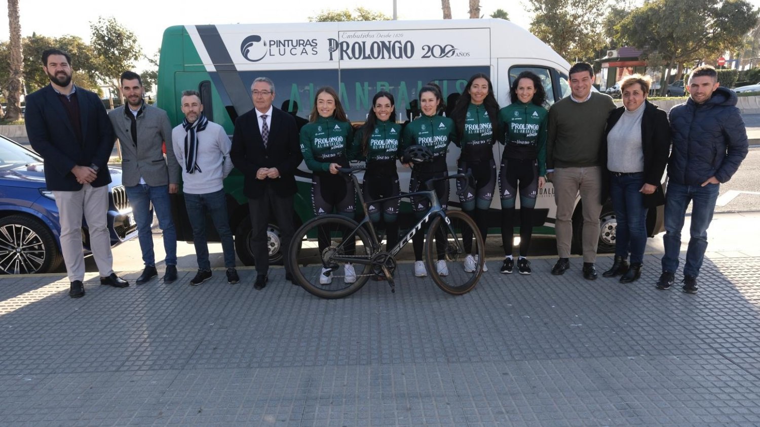 El primer equipo femenino de ciclismo de carretera de Andalucía lucirá en su equipación la marca de la Diputación
