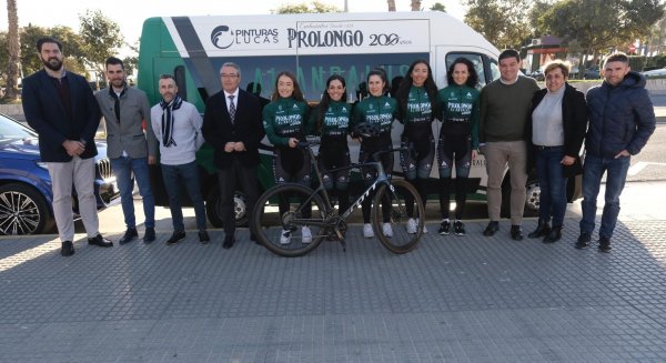 El primer equipo femenino de ciclismo de carretera de Andalucía lucirá en su equipación la marca de la Diputación