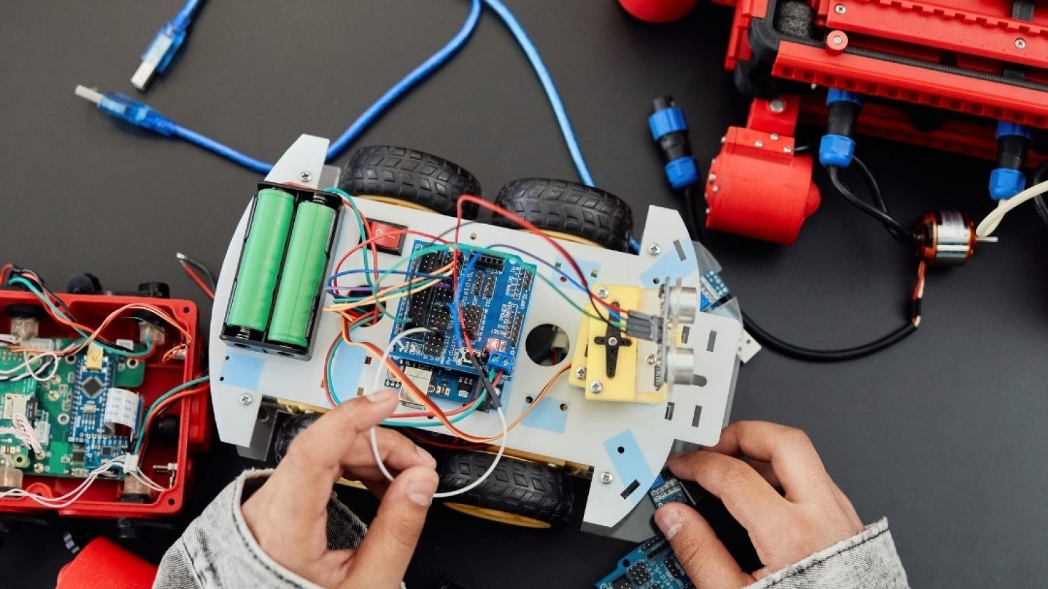 Dos nuevos cursos de Programación y Robótica amplían la oferta de la Universidad Popular de Torremolinos