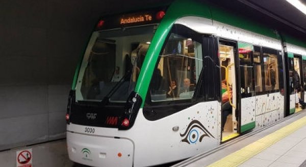 El Metro de Málaga informa del aumento en la frecuencia de sus trenes el día de la Magna