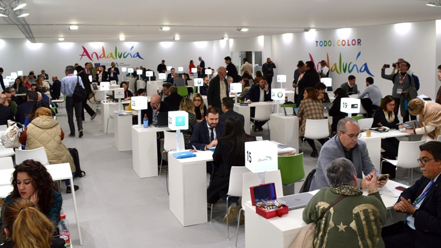 El pabellón de Andalucía en Fitur recibe en las jornadas profesionales más de 98.000 visitas