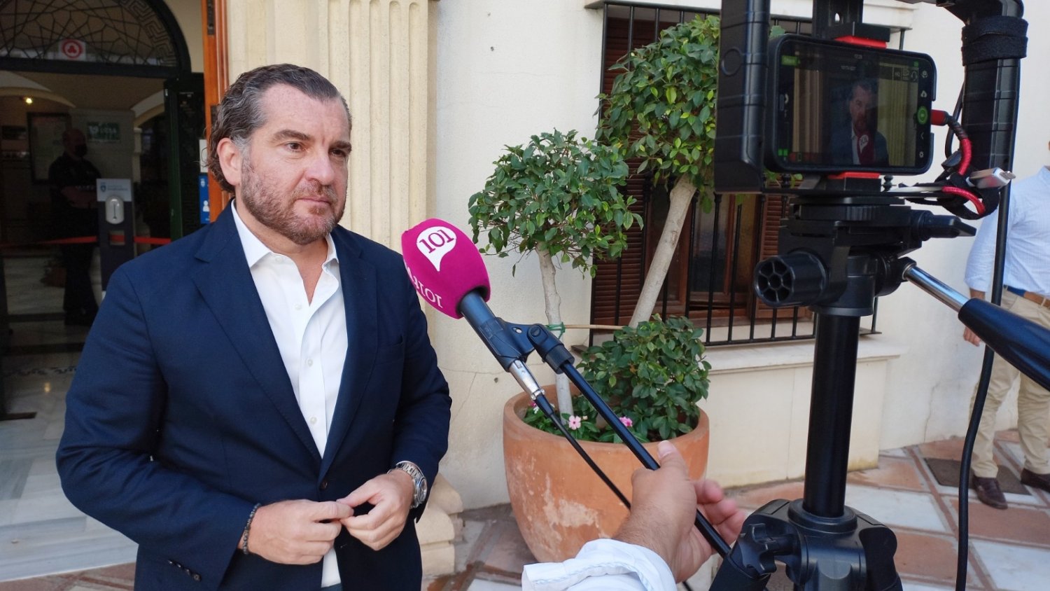 Cs Benalmádena eleva una batería de preguntas sobre el carril único y los vehículos de nueva movilidad