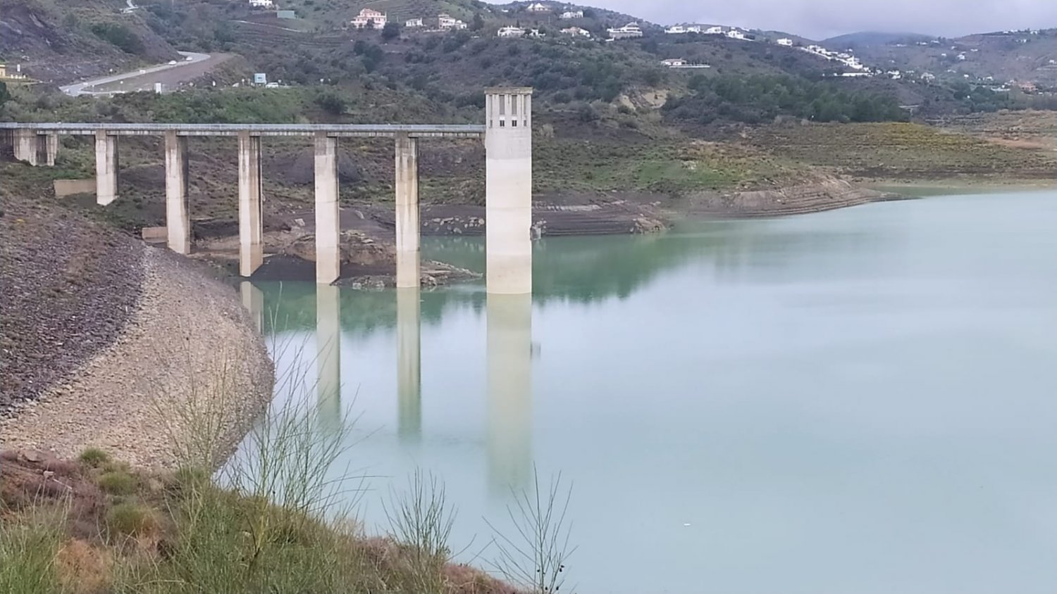 Diputación desarrolla un proyecto medioambiental y de ocio en el pantano de La Viñuela