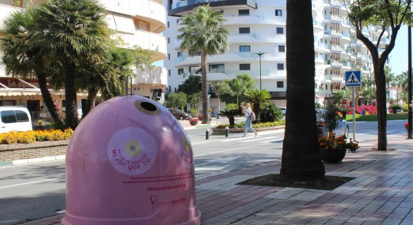 Estepona se une a la campaña solidaria de Ecovidrio para luchar contra el cáncer de mama