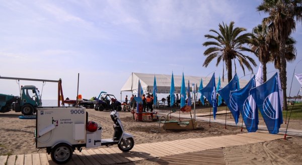 Las playas de Málaga concluyen la temporada con 24 banderas que avalan su calidad y seguridad