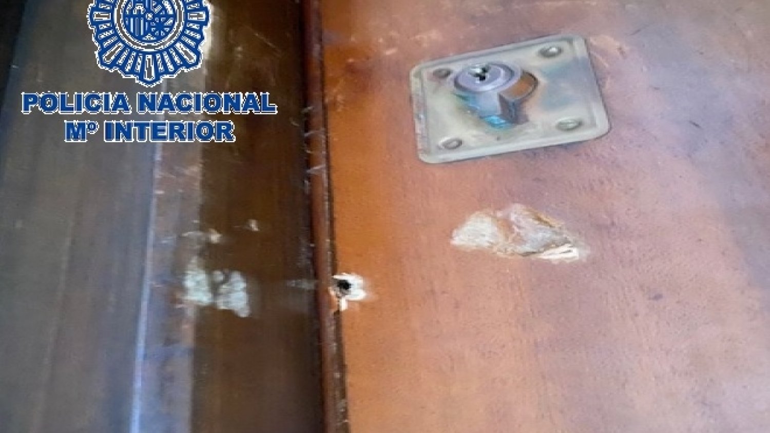 La Policía Nacional detiene en Fuengirola a un hombre por encerrar en su domicilio a un vecino