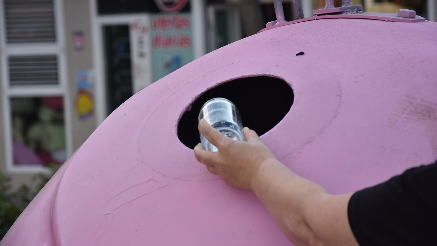 Fuengirola se suma a la campaña “Recicla vidrio por ellas”