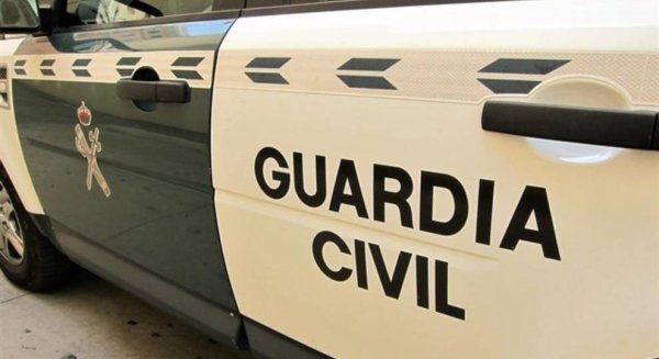 Denunciado un conductor por conducir un vehículo de lujo que ocultaba placas de matrícula
