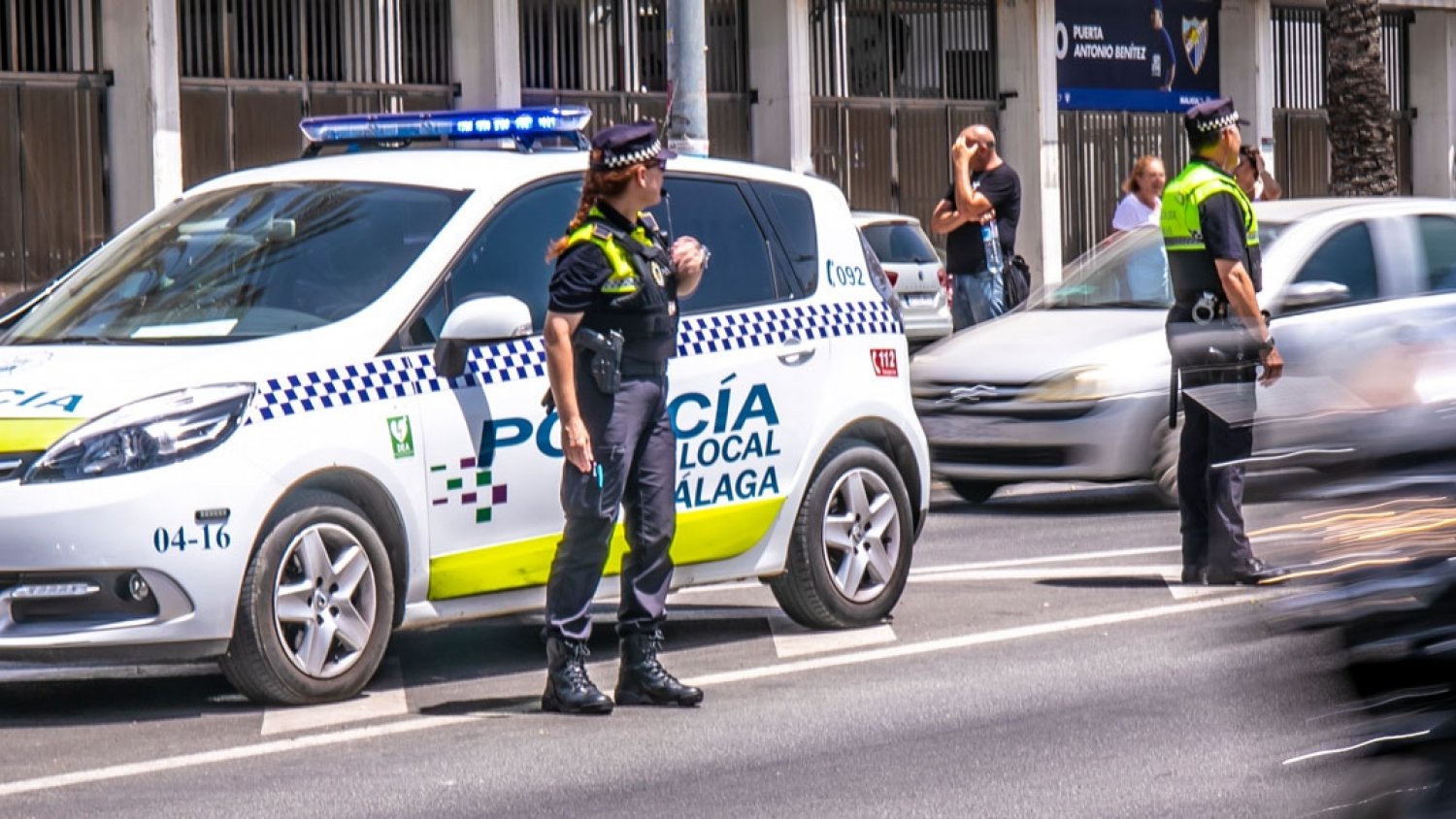 La Policía Local de Málaga detiene a una persona tras dañar nueve vehículos