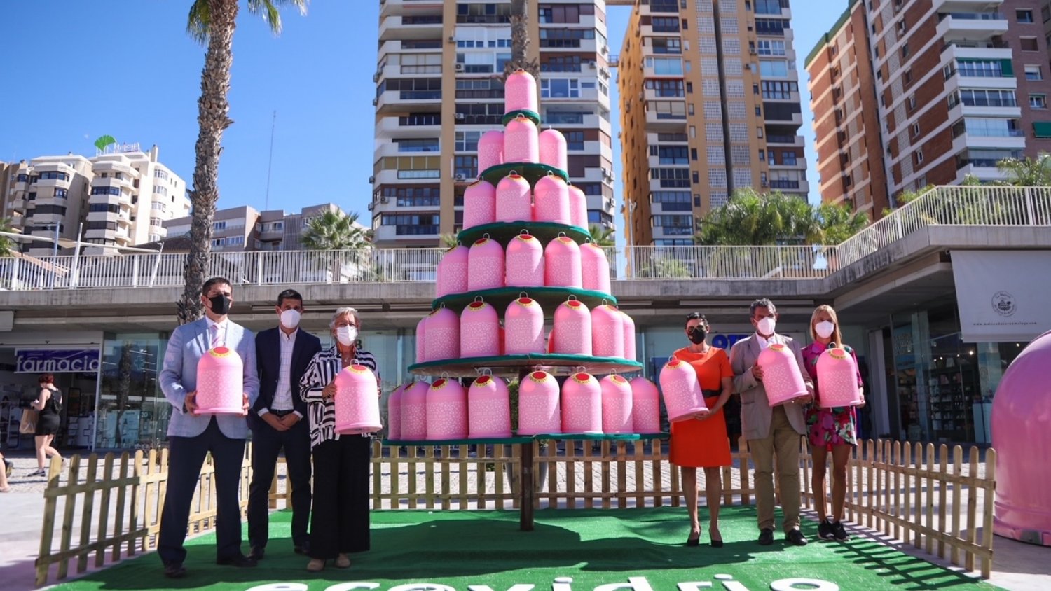 Ayuntamiento de Málaga, Ecovidrio y Muelle Uno presentan 'Recicla vidrio por ellas'
