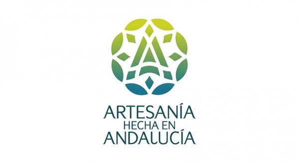 Transformación Económica entrega a un centenar de artesanos de Málaga los distintivos de ‘Artesanía hecha en Andalucía’
