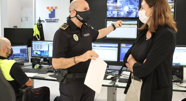 La Policía Local de Fuengirola organiza controles para vigilar el uso de móviles al volante