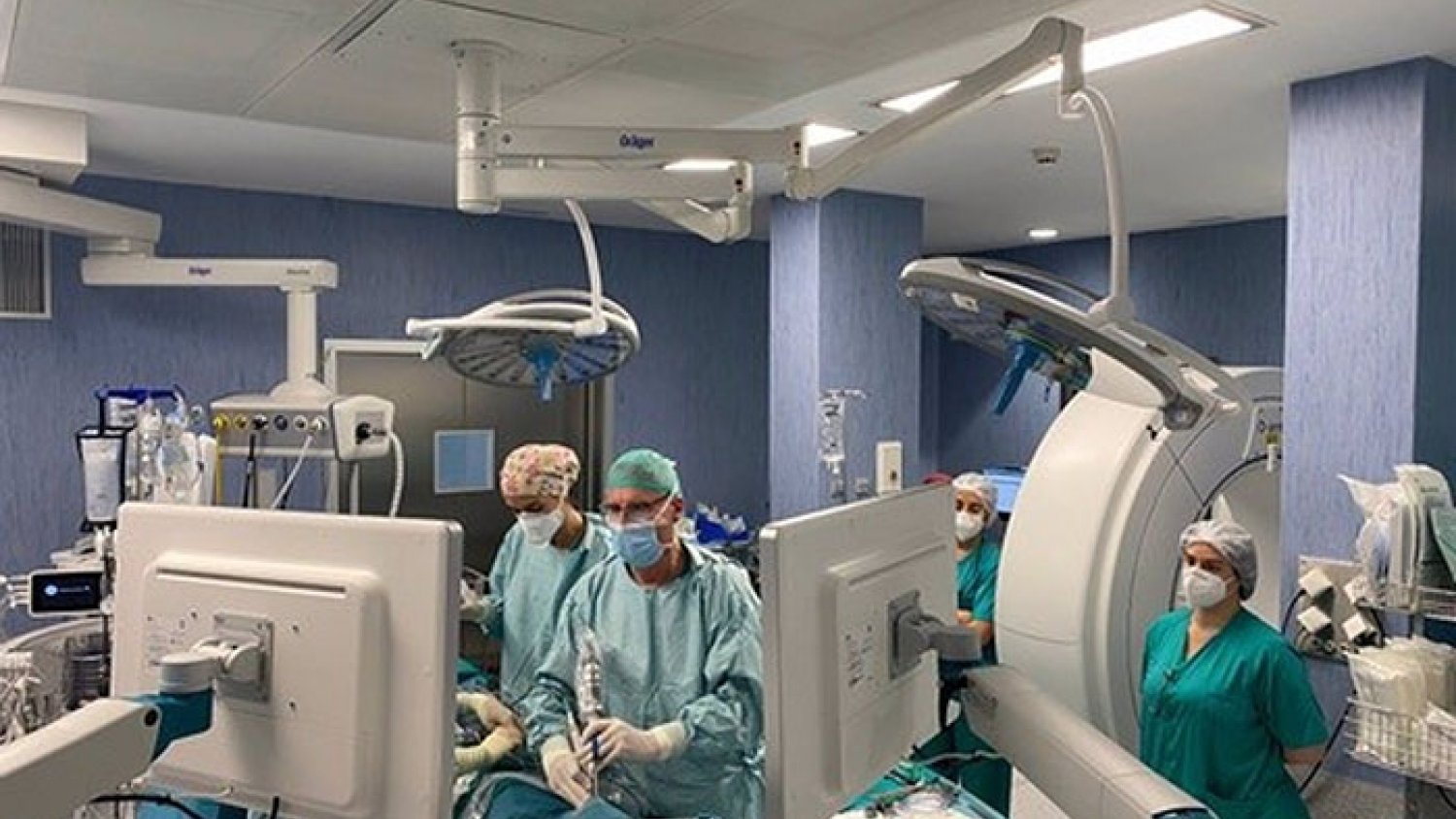 El Hospital Regional de Málaga abre un quirófano inteligente que se controla desde una tablet