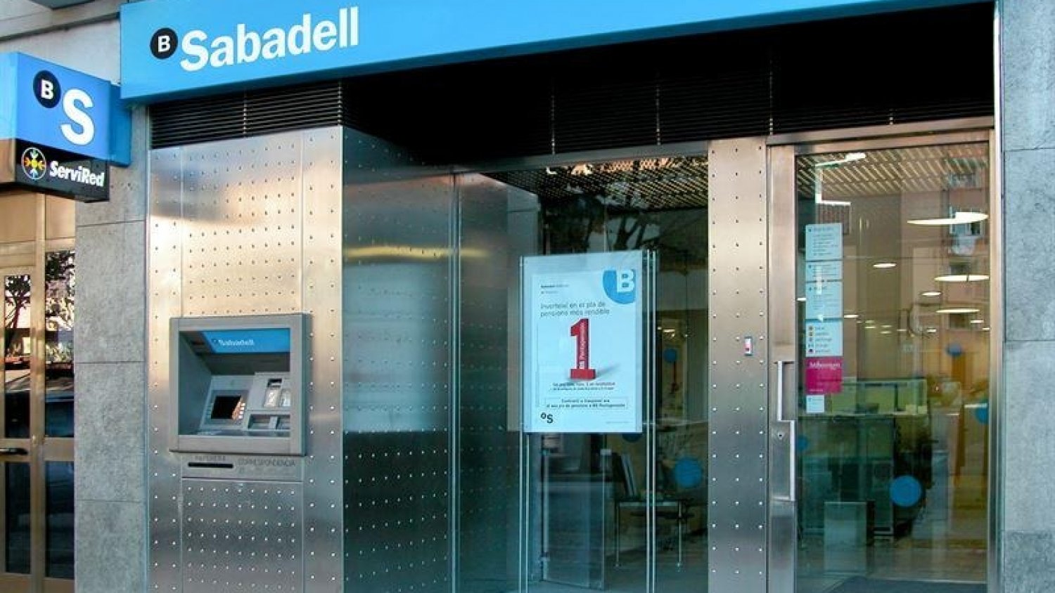 Unos 200 trabajadores de Banco Sabadell en Málaga se lanzan a la huelga