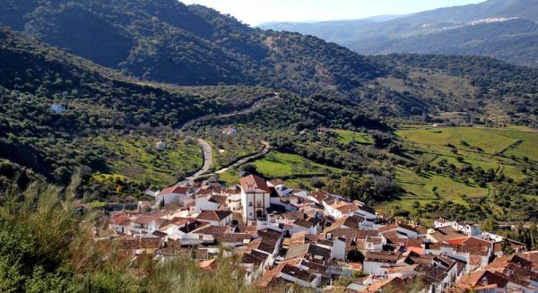Diputación y Fundación La Caixa hacen frente a la despoblación en Málaga