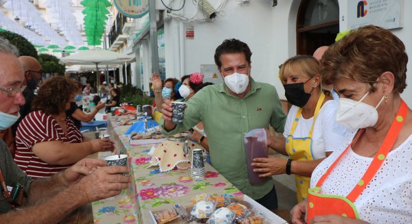 Comienza la Feria de Torrox con su tradicional chocolatada