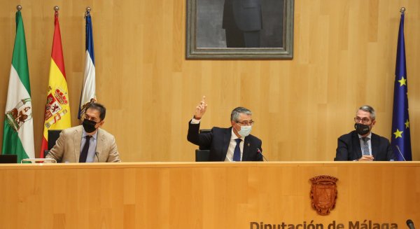 Diputación aprueba la adjudicación de un préstamo de 70 millones de euros a Unicaja y Caja Rural de Granada
