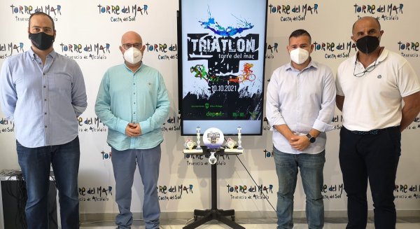 Vélez-Málaga recupera una nueva edición del triatlón de Torre del Mar