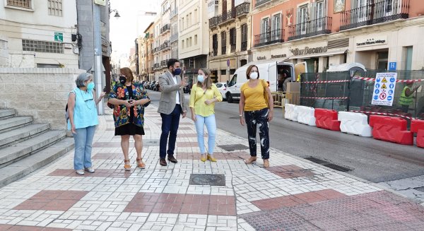 PSOE denuncia que la mala planificación municipal en las obras de vía pública obliga a cerrar negocios