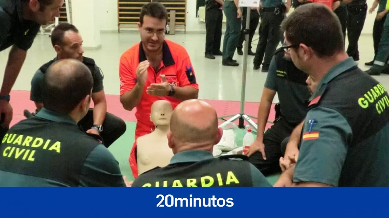 El 061 de Málaga entrena a medio centenar de guardias civiles en primeros auxilios