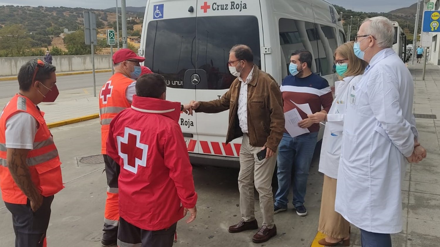 El Área Sanitaria Serranía de Málaga termina el traslado de 48 evacuados por el incendio