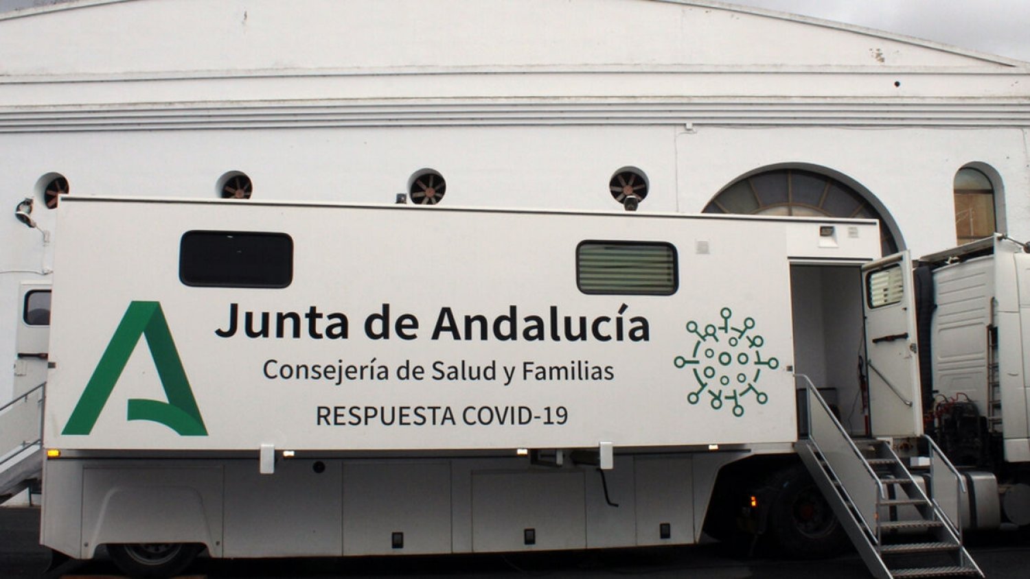 Una unidad móvil vacuna sin cita contra el Covid la próxima semana en el aparcamiento de la UMA