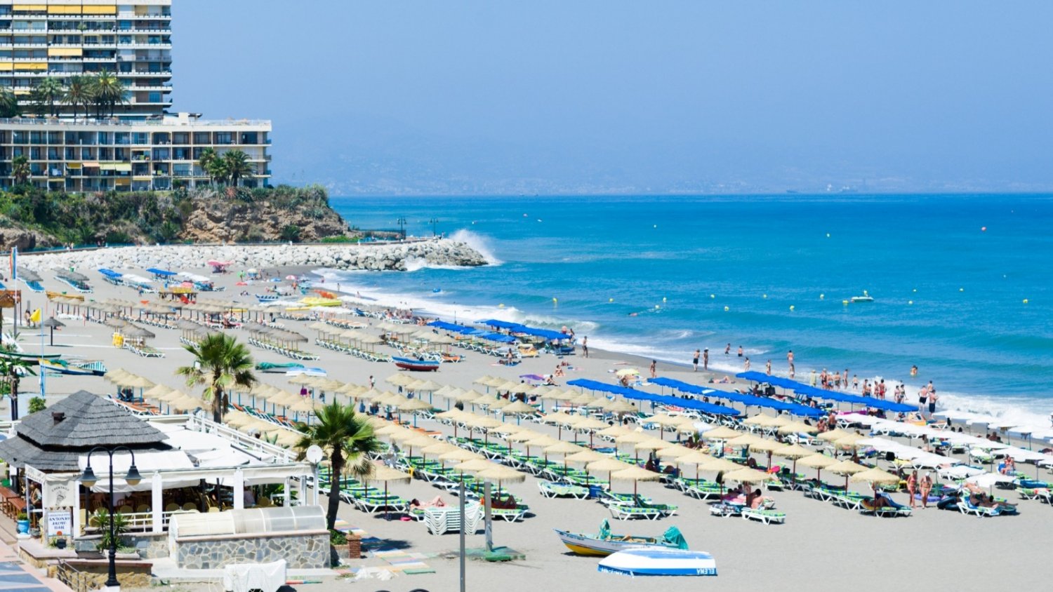 Un Policía local de Torremolinos salva la vida a una turista holandesa tras sufrir un infarto