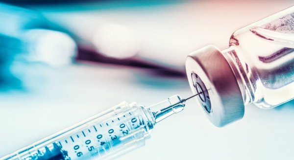 Andalucía comienza hoy a vacunar con una tercera dosis a pacientes inmunodeprimidos